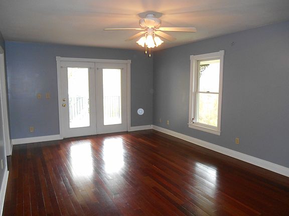 Formal living or dining room