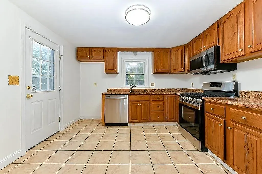 14 Grassmere Rd — Photo 1