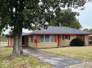 3740 Graves Ave, Groves, TX 77619
