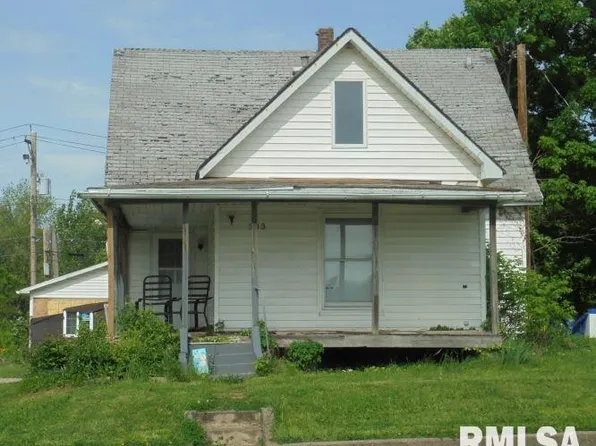 303 N Shelby Ave, Salem, IL 62881