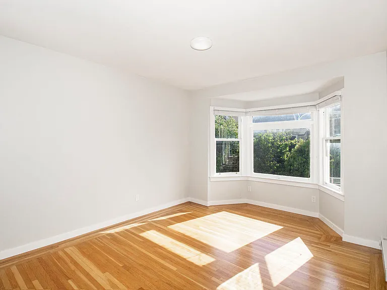 520 Scott — Photo 2