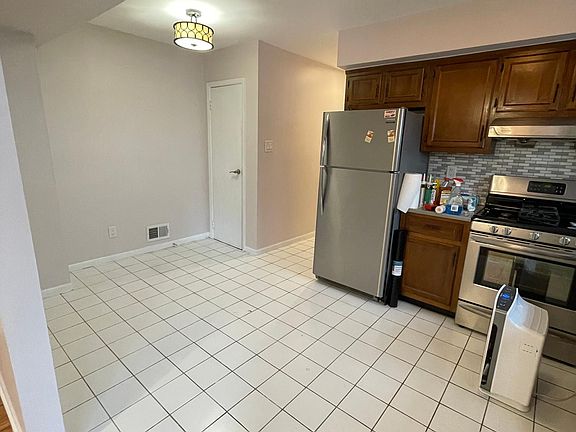 4th image of 26 Braisted Ave #1L
