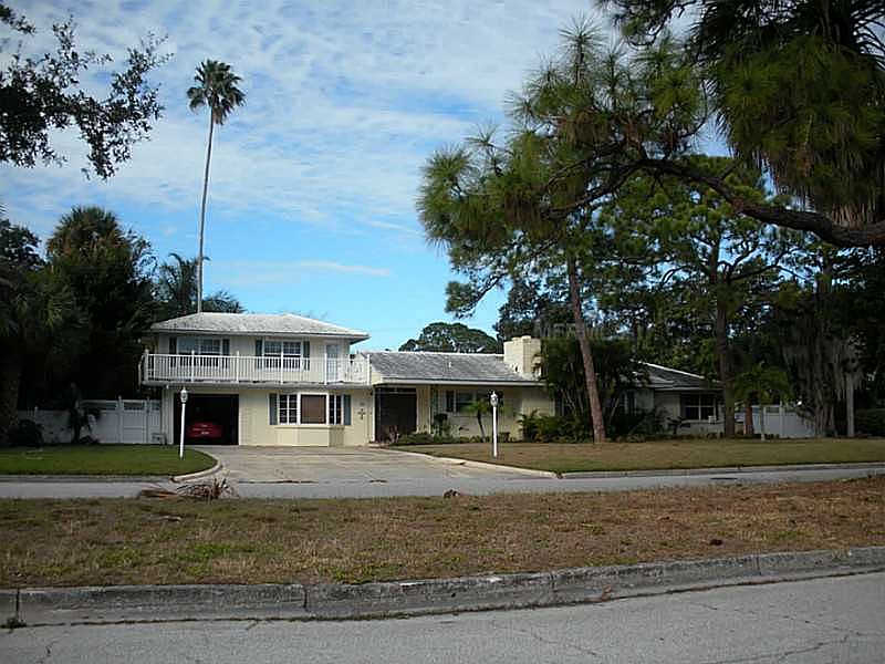 1st image of 216 Park Blvd S