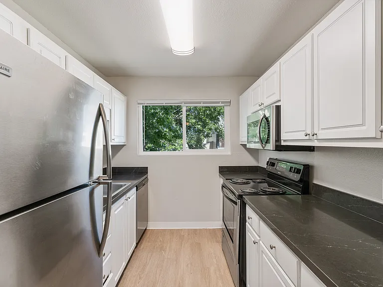 Kensington Park Apartments — Photo 21