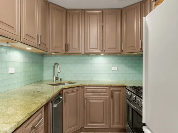 111 East 36th Street image 9 of 19