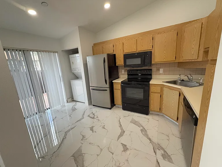 817 Sky Pine Way #H — Photo 5