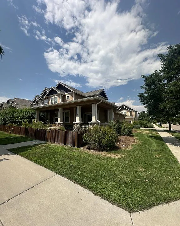 2122 Sandbur Dr
