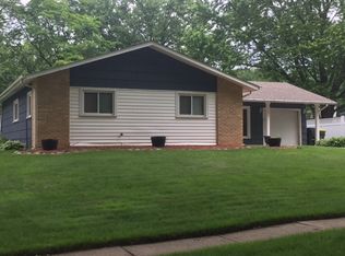 21W202 Canary Rd, Lombard, IL 60148