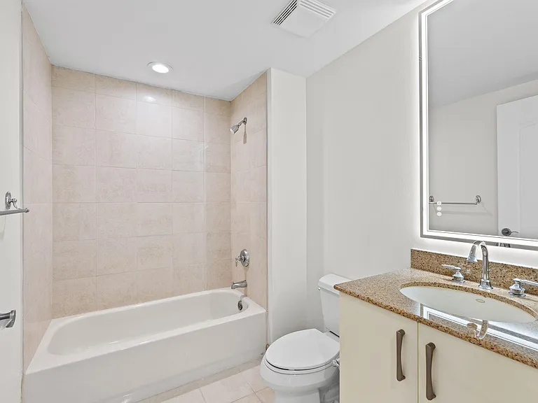 191 SE 20th Ave #412 — Photo 33