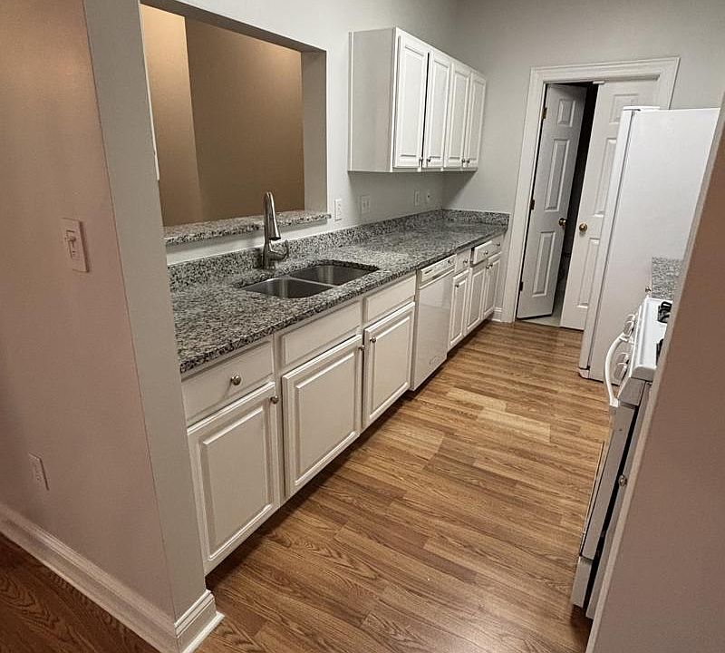 Looking in from dining room to kitchen