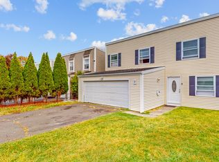 7 Inverness Sq, Middletown, CT 06457