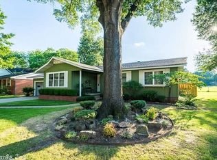 10 Meadowbrook Dr, Conway, AR 72032