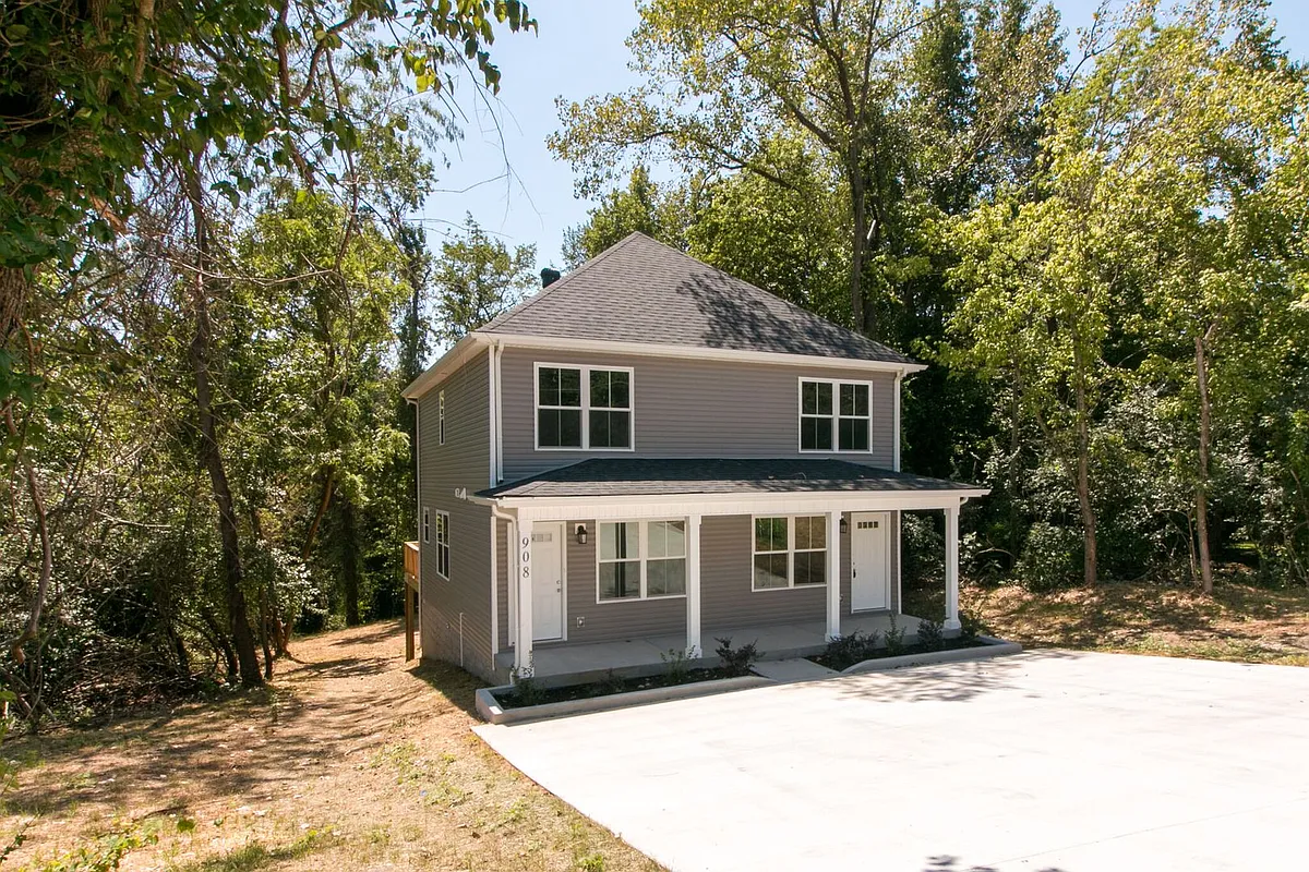 Building Photo - 908 Roman St