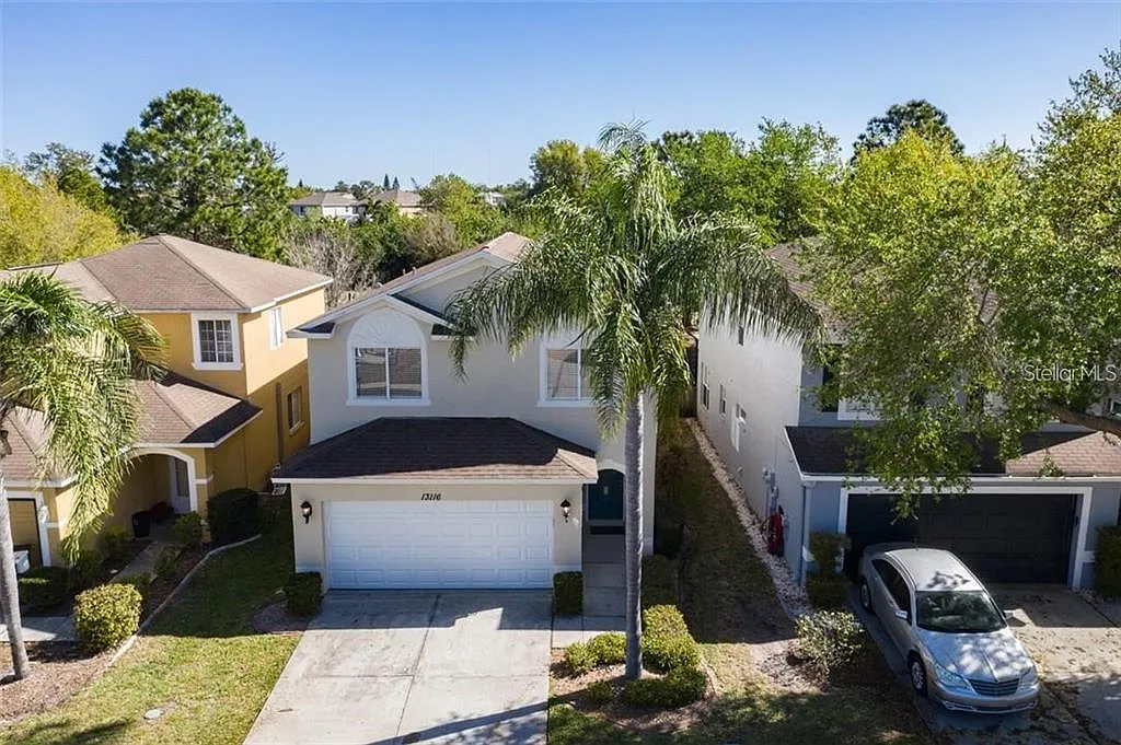 4 bed, 2.5 bath, 2130 sqft, $2,400 — Photo 3