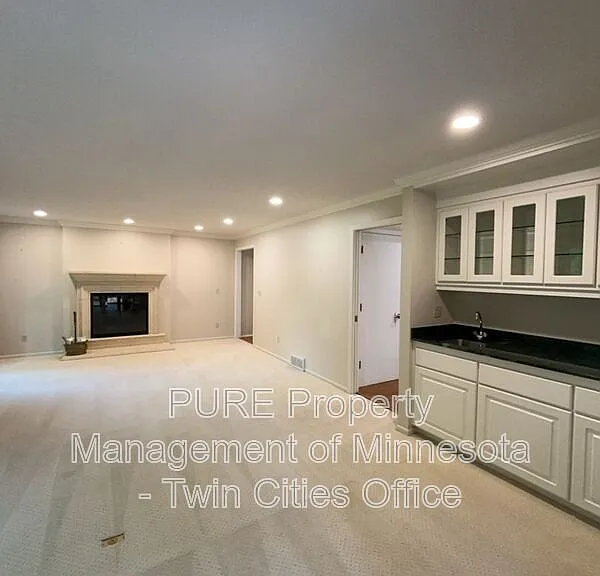 7420 Hyde Park Cir — Photo 12