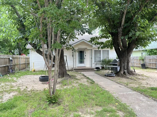 209 Washington St, Bowie, TX 76230