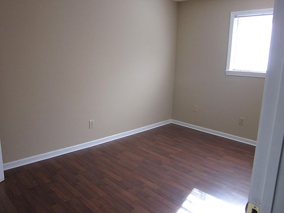 4th image of 179 Lakeshore Dr