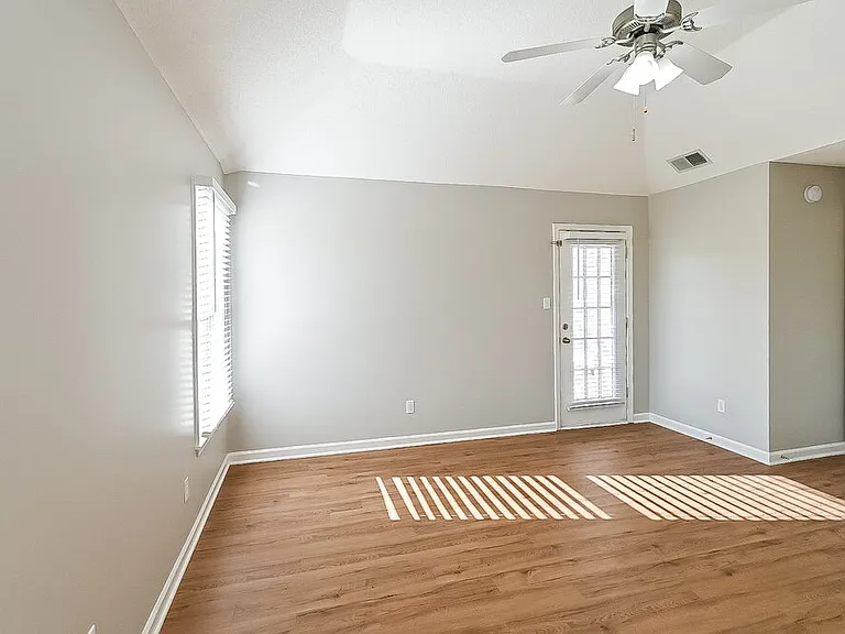 6480 Cheyenne Dr — Photo 11