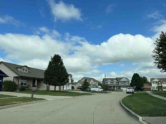 Exterior Neighborhood (street photo)