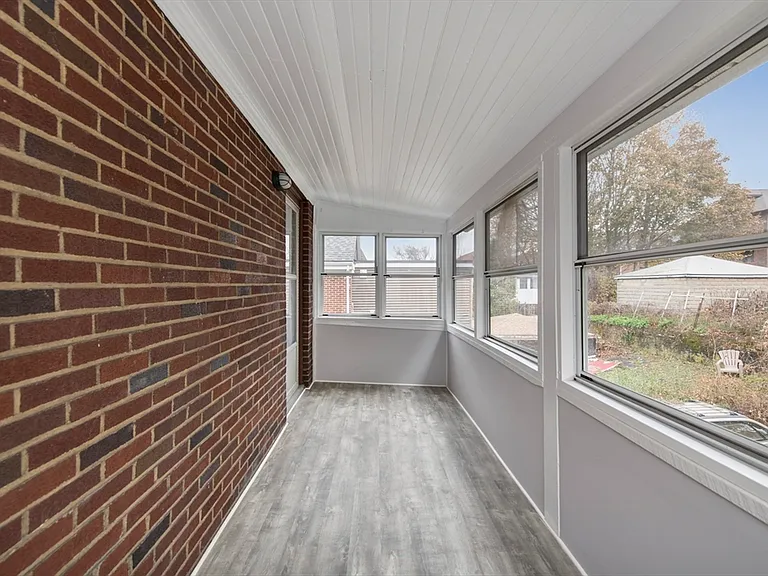 35 Woodstock Ave #35 — Photo 8