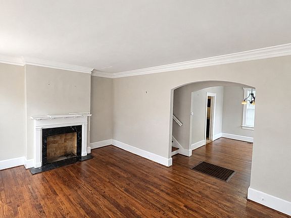 3rd image of 2031 Ridge Ave