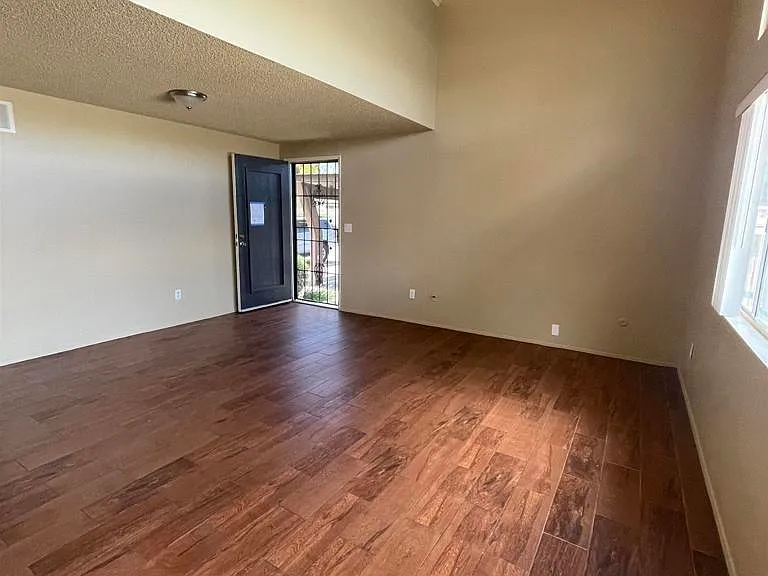 1729 Hollister St #15 — Photo 2