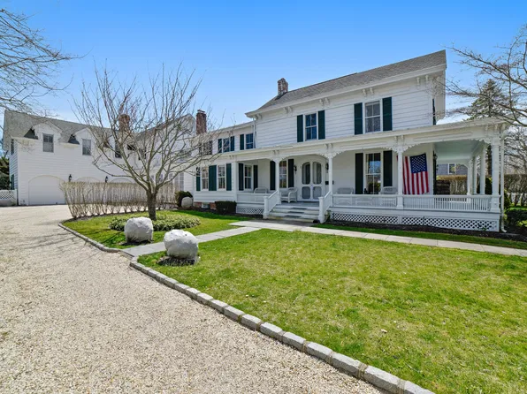 90 S Main St, Southampton, NY 11968