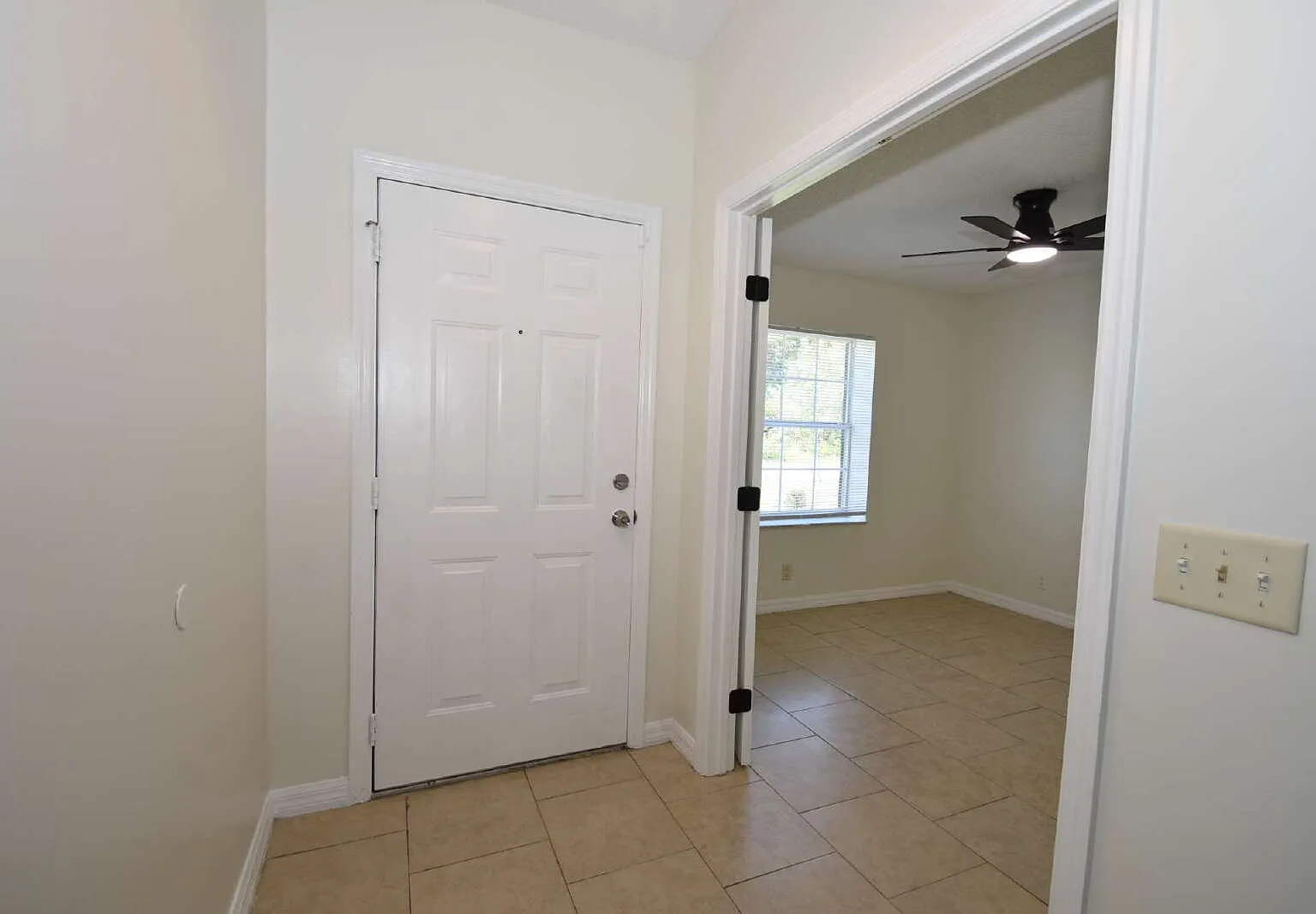 3 bed, 2.0 bath, 1357 sqft, $1,900 — Photo 4