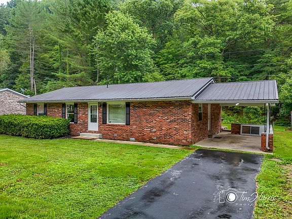 2nd image of 270 Pleasant Valley