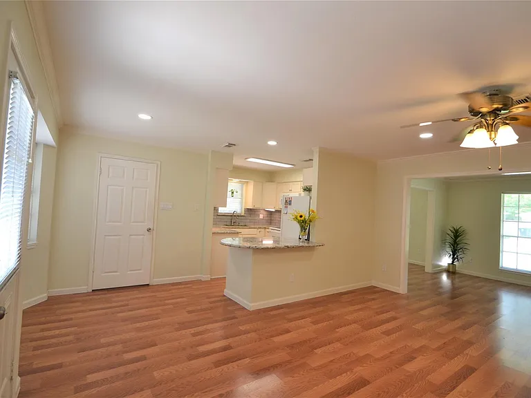 12711 Westleigh Dr — Photo 8