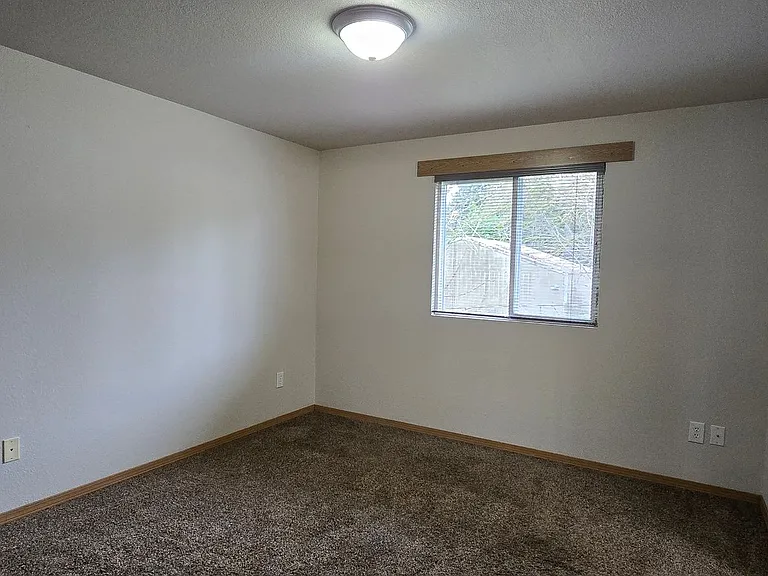 2261 E Crestview Dr — Photo 13