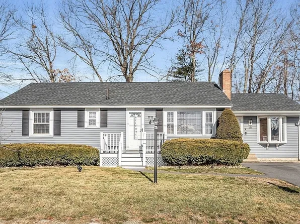 4 Oakhill Dr, Methuen, MA 01844