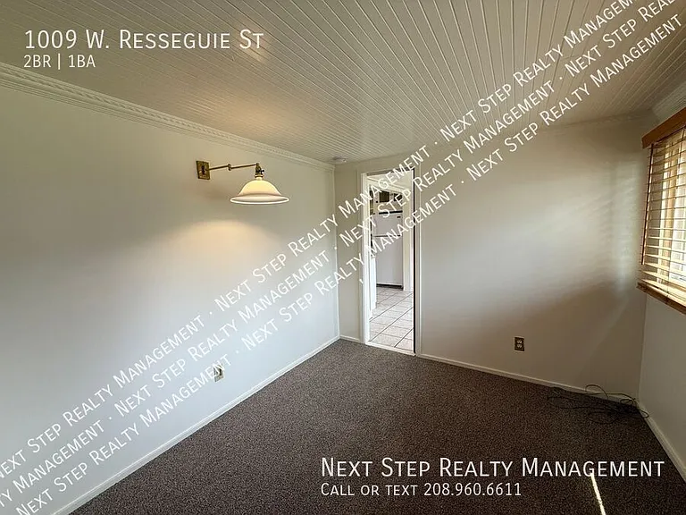 1009 W Resseguie St — Photo 13