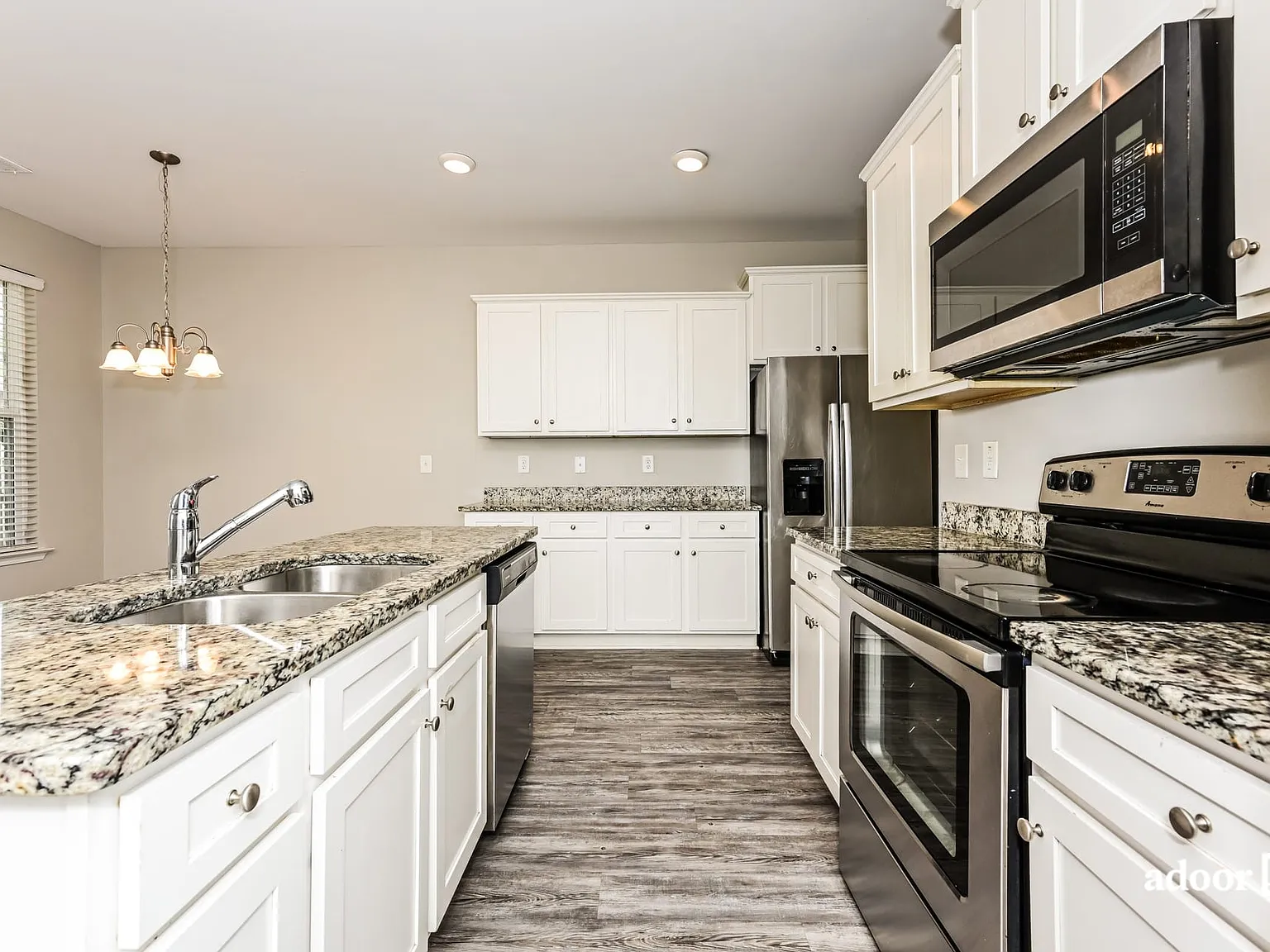 4 bed, 2.5 bath, 1705 sqft, $2,045 — Photo 3