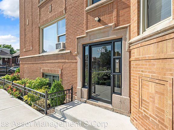 3rd image of 6507 S California Ave #1E