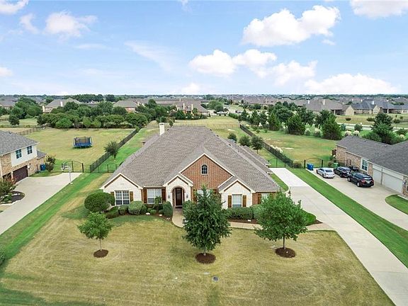 4th image of 5004 Englenook Dr