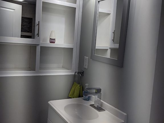 5th image of 18 Hichborn St #1