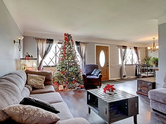 3rd image of 5004 Willow Brook Dr