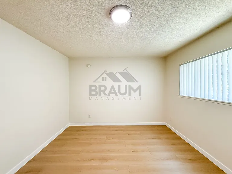 5131 Buffalo Ave — Photo 15
