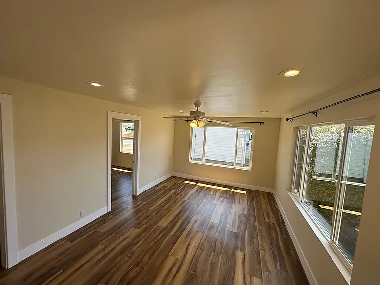 2025 I St — Photo 7