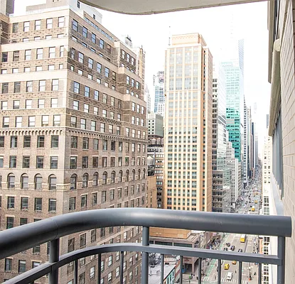 Rented by Greystar | media 21