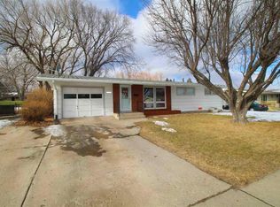 1816 6th St SW, Minot, ND 58701