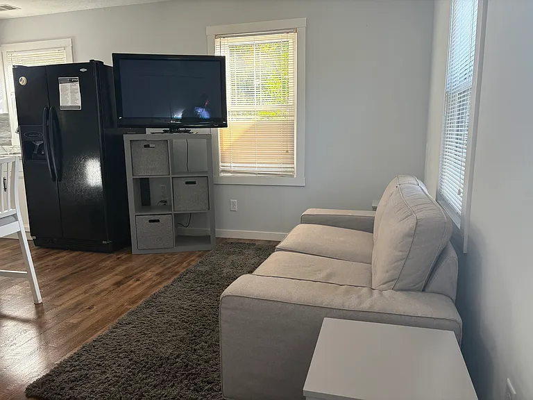 308 N Oak St — Photo 4