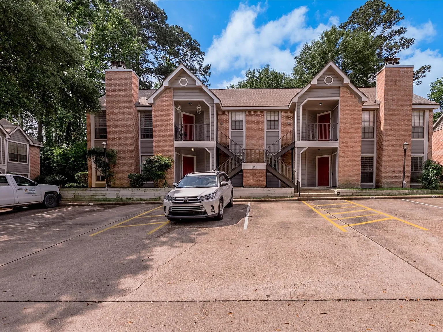 2 bed, 1.0 bath, 1025 sqft, $1,100 — Photo 3