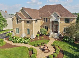 39W647 Henry David Thoreau Pl, St Charles, IL 60175