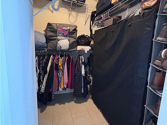 4th image of 560 Coudures Way