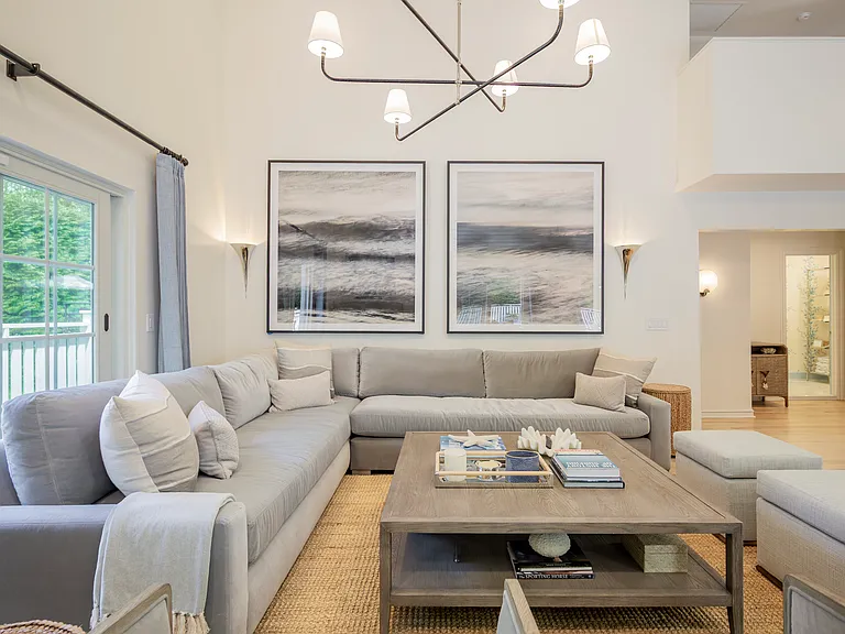 331 Meadows W — Photo 17