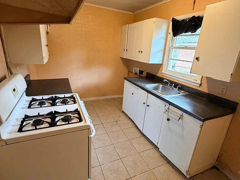 7137 Burlingame Blvd — Photo 5