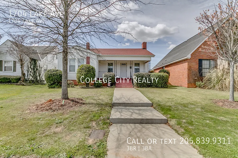 1704 Lake Ave — Photo 1