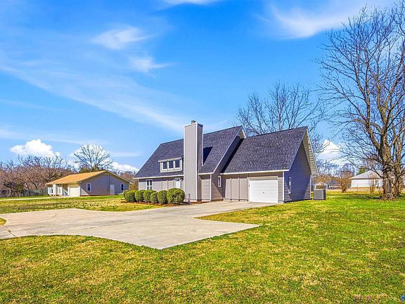 3rd image of 23065 Pepper Rd